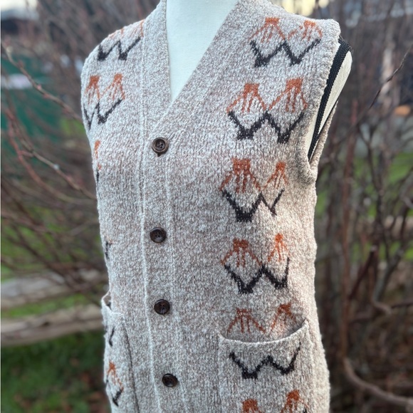 Harries Woman’s 100% Wool Brown Patterned Sweater Vest Sz Sm - Picture 8 of 9